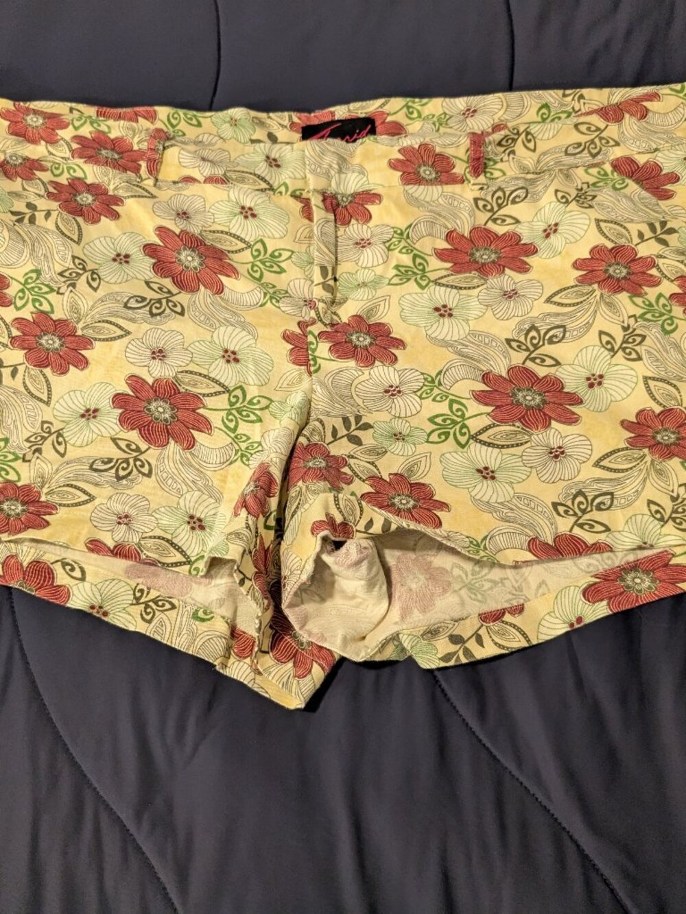 Torrid Womens Size 24 Yellow Cream Floral Print Chino Shorts Stretch Summer